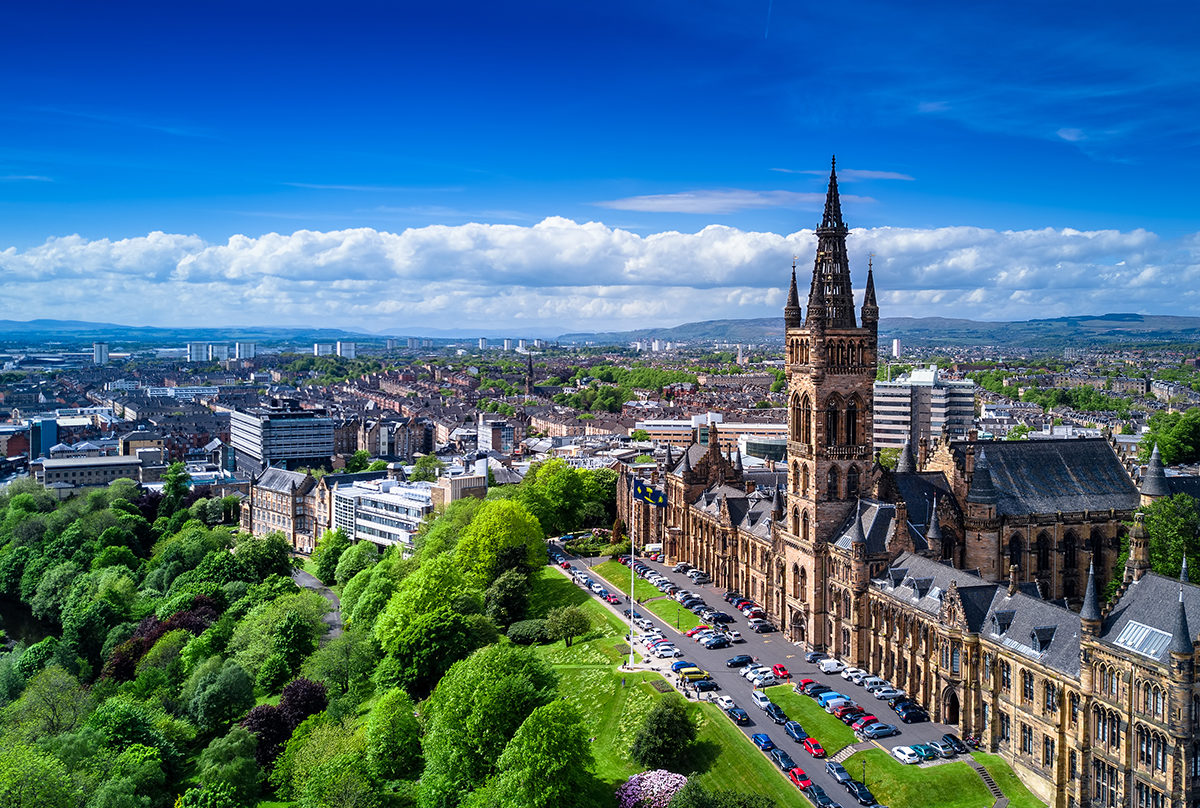 Городской пейзаж с видом на Университет Глазго